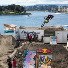 mountain biking, mountain bikers, victoria inner harbour