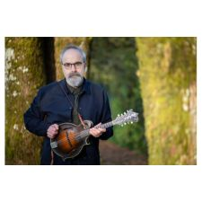 concert, mandolin, guitar, banjo, fiddle, upright bass, harmony vocals