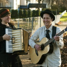Auto Jansz, Andrea June
