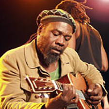 Clinton Fearon in Comox, reggae, Clinton Fearon