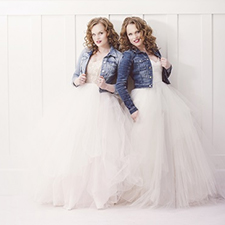 Carli Kennedy, Julie Kennedy, Twin Kennedy, live music, concert, fiddle, violin, guitar, country music,
